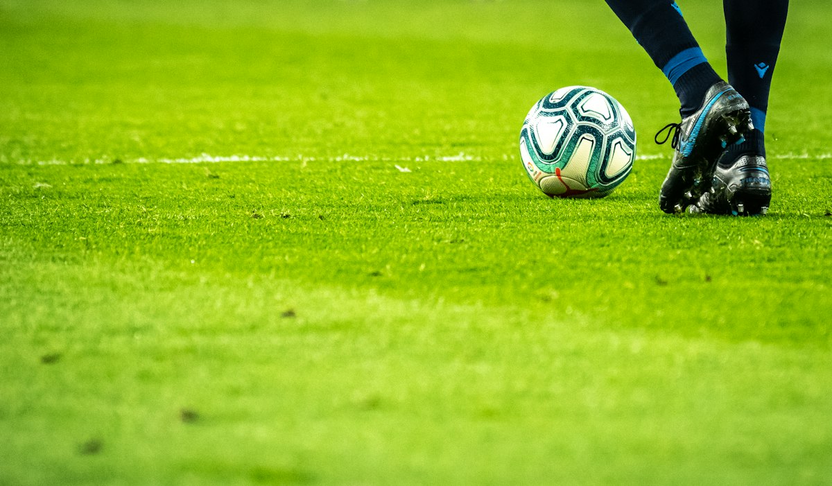 Cuộc đối đầu chiến thuật nảy lửa giữa các cầu thủ Lyon và Strasbourg tại Ligue 1