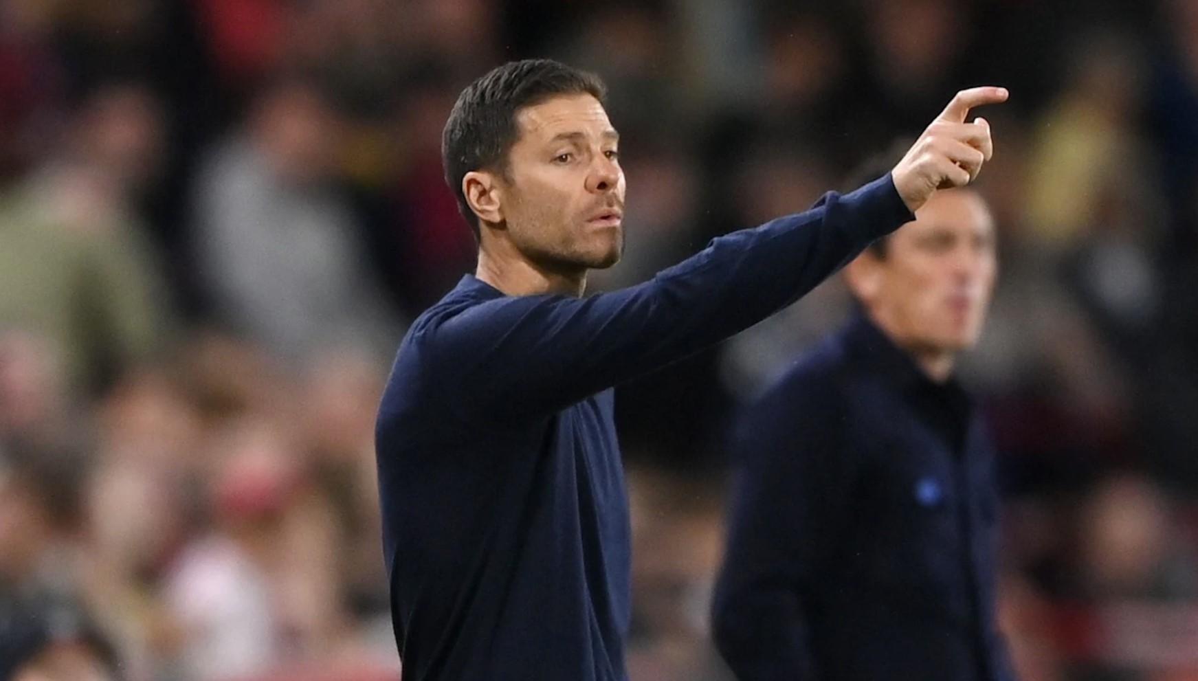 Pha tranh chấp căng thẳng giữa cầu thủ Brentford và Chelsea tại Ngoại Hạng Anh
