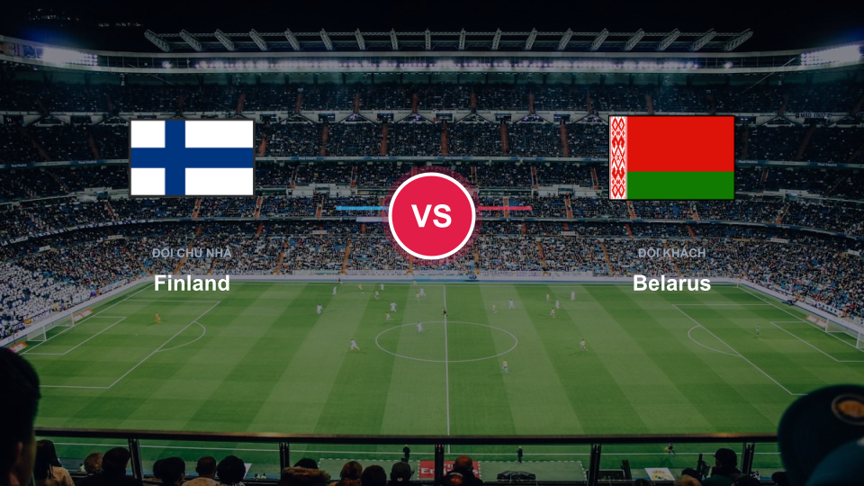 Pha tranh chấp bóng nảy lửa giữa các cầu thủ Finland và Belarus tại Helsinki Olympic Stadium